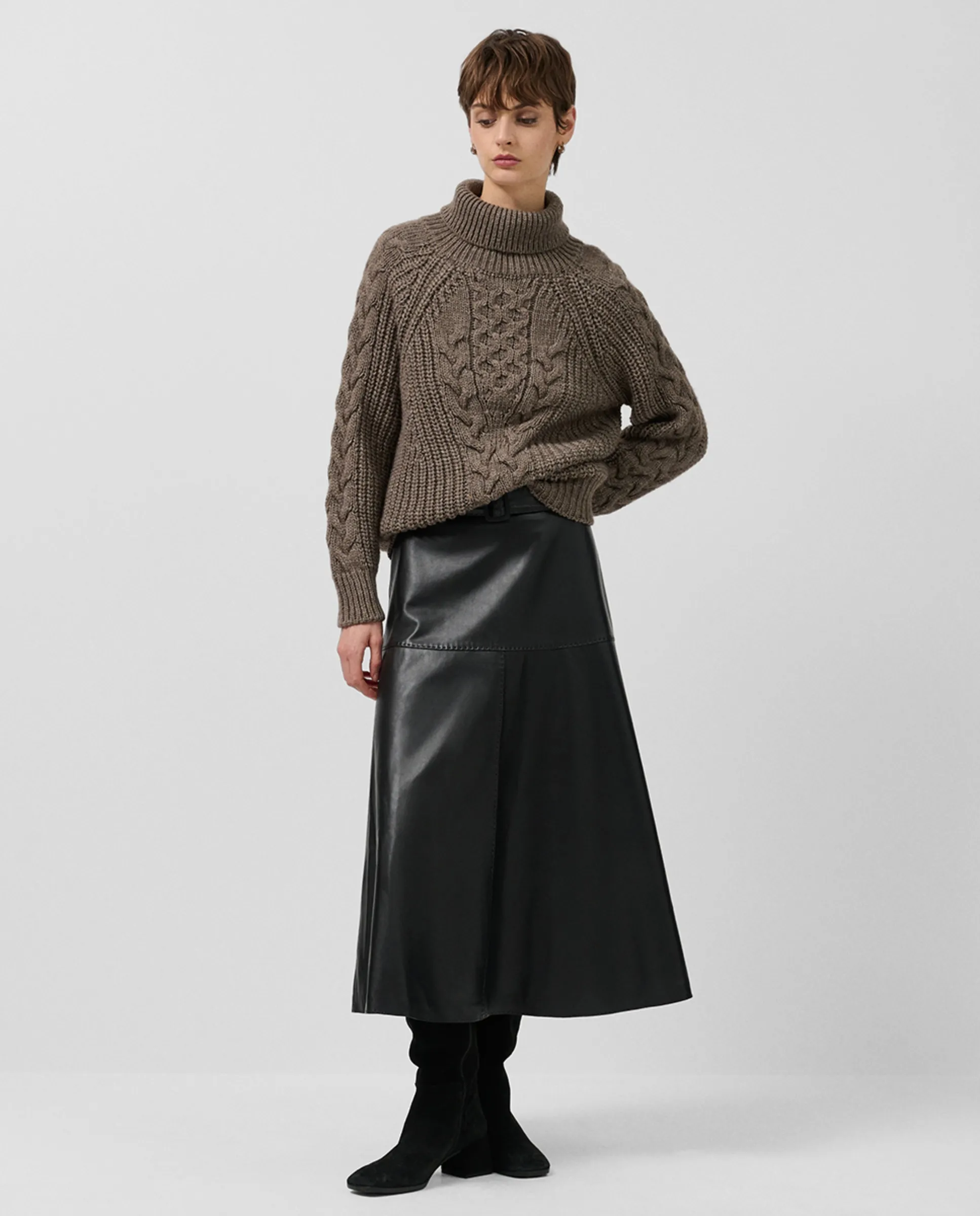 

Миди юбка-трапеция из мягкой кожи с поясом Roberto Verino, черный