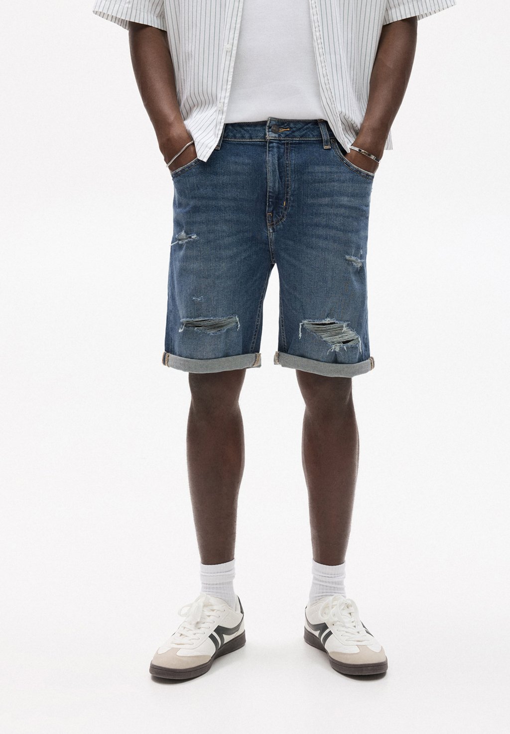 

Джинсовые шорты RIPPED BERMUDA PULL&BEAR, цвет Stone Blue Denim