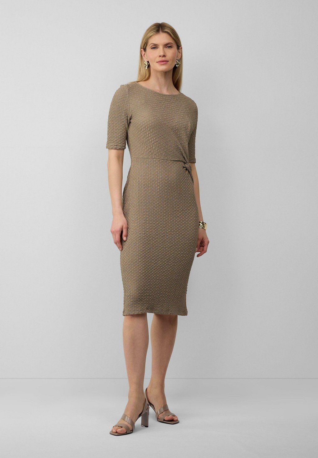 

Платье из джерси MIT KNOTENDETAIL - Shift dress s.Oliver BLACK LABEL, бежевый