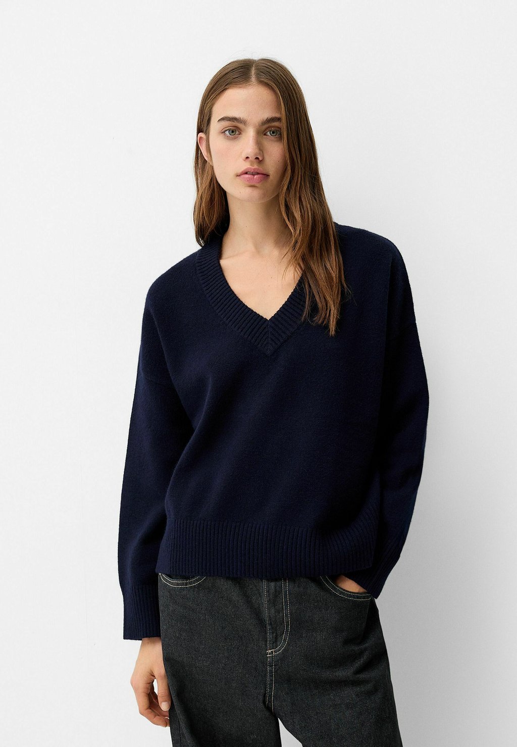 

Джемпер V-NECK Bershka, темно-синий