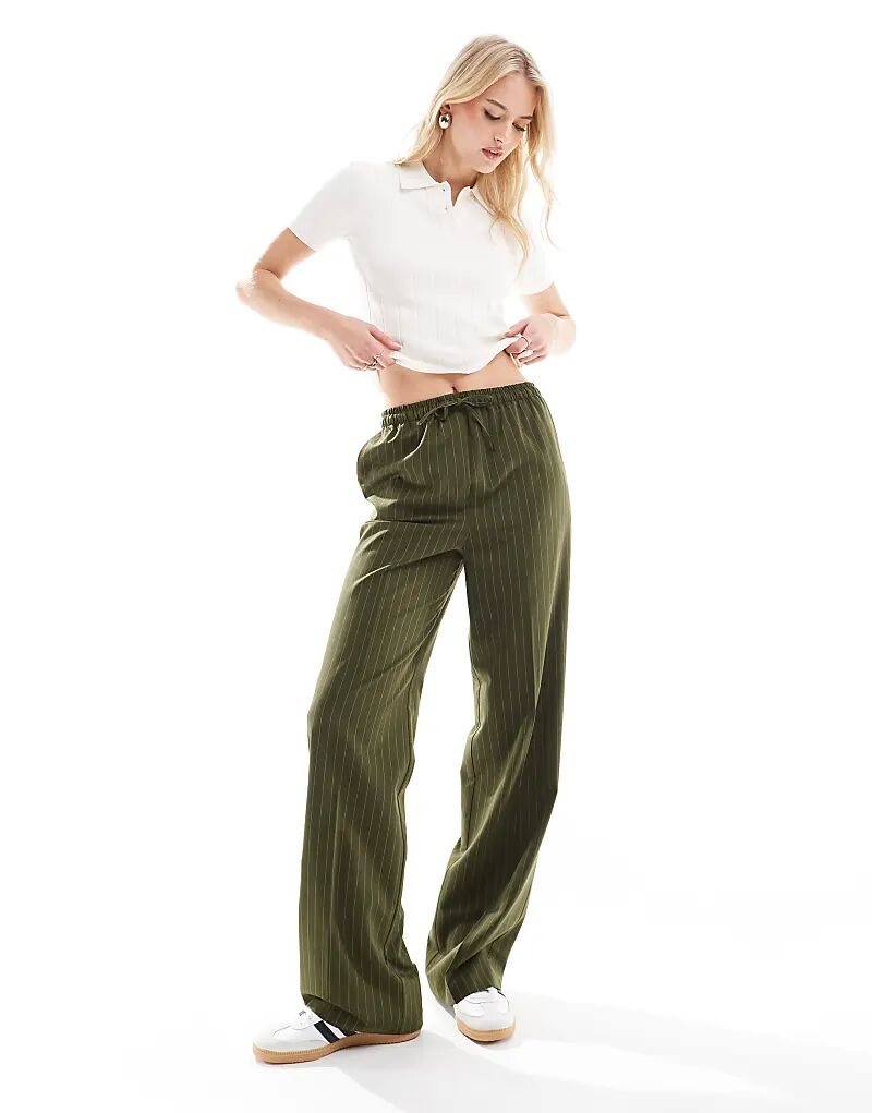

Высокие брюки-клеш в оливковую полоску ASOS DESIGN