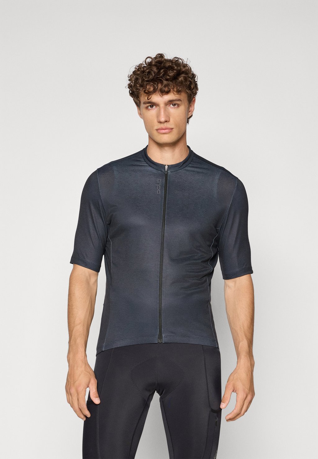 

Велосипедная майка COLLAR FULL ZIP ESSENTIAL ODLO, черный