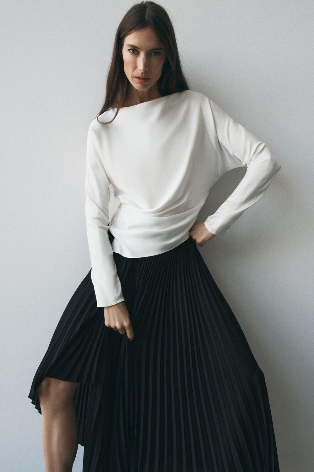 

Драпированная атласная блузка ZARA, устрично-белый