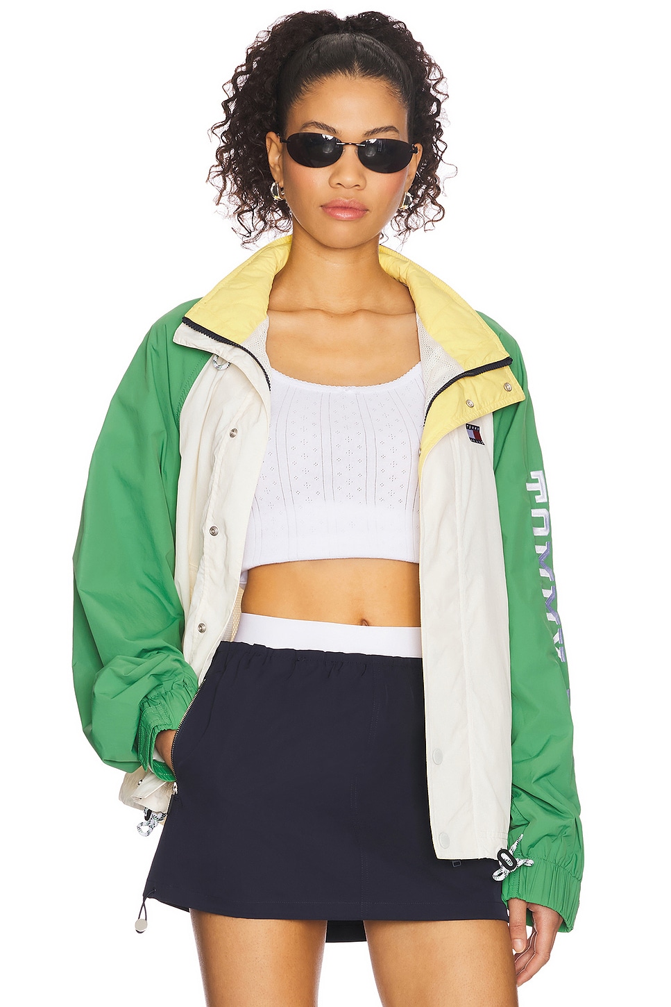 

Куртка в стиле колорблок Tommy Jeans, ancient white & coastal green