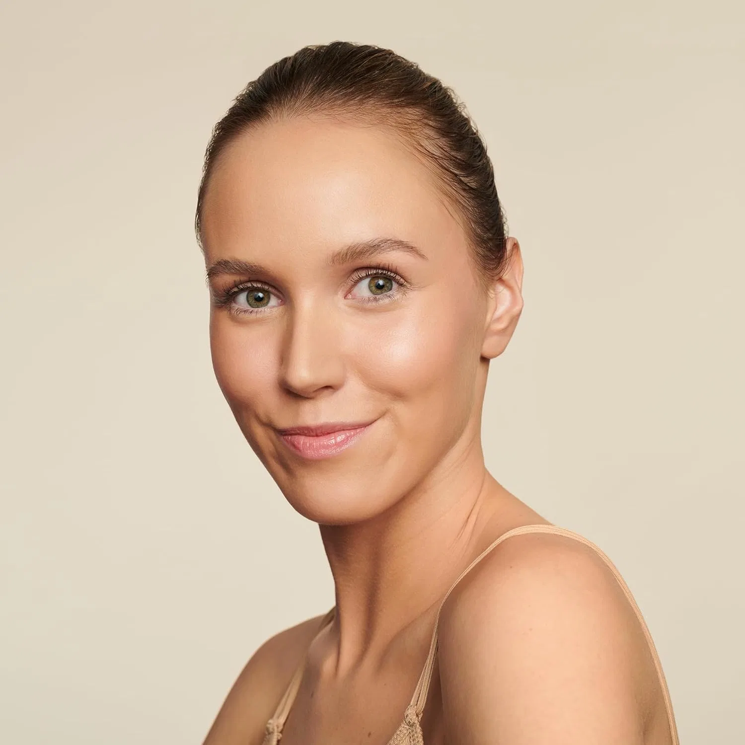 Увлажняющая тональная основа Catrice True Skin Hydrating Foundation 046 Nude, 30 мл Catrice, Neutral Toffee — фото 3