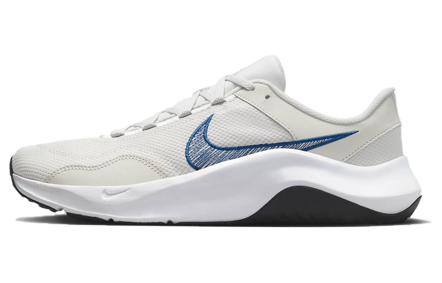 

Кроссовки Nike Legend Essential 3 Next Nature 'Platinum Tint Court Blue', цвет Off White