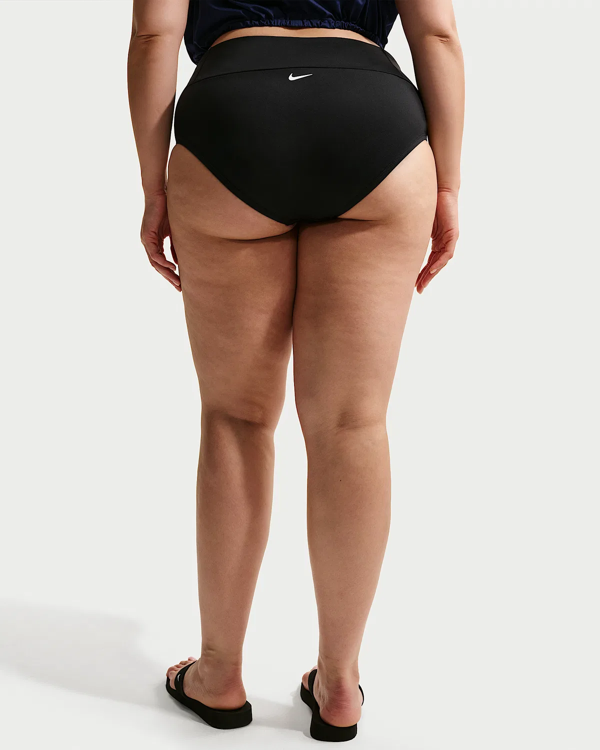 Женские плавки Nike Swim Effortless Essential с высокой талией, полное покрытие (плюс сайз), Black — фото 3