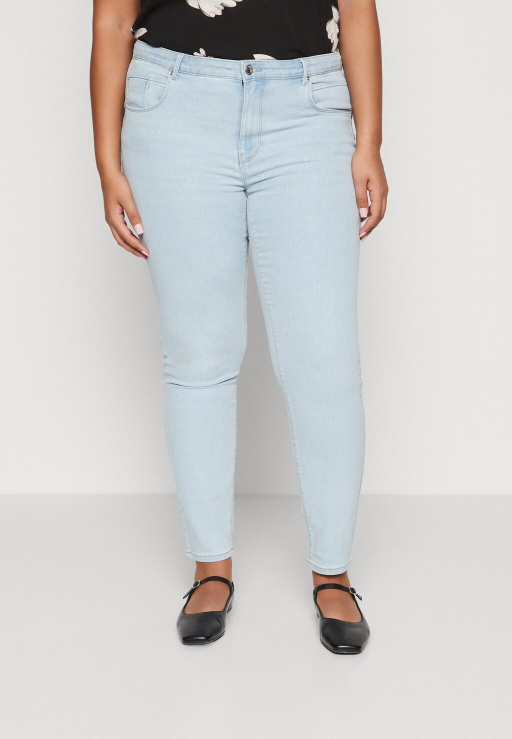 

Джинсы Skinny Fit CARDAISY PUSH UP ONLY Carmakoma, цвет light blue denim