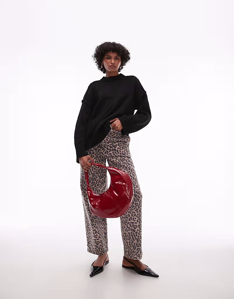 

Объемный джемпер с пушистой отделкой в рубчик и открытым швом, черного цвета Topshop