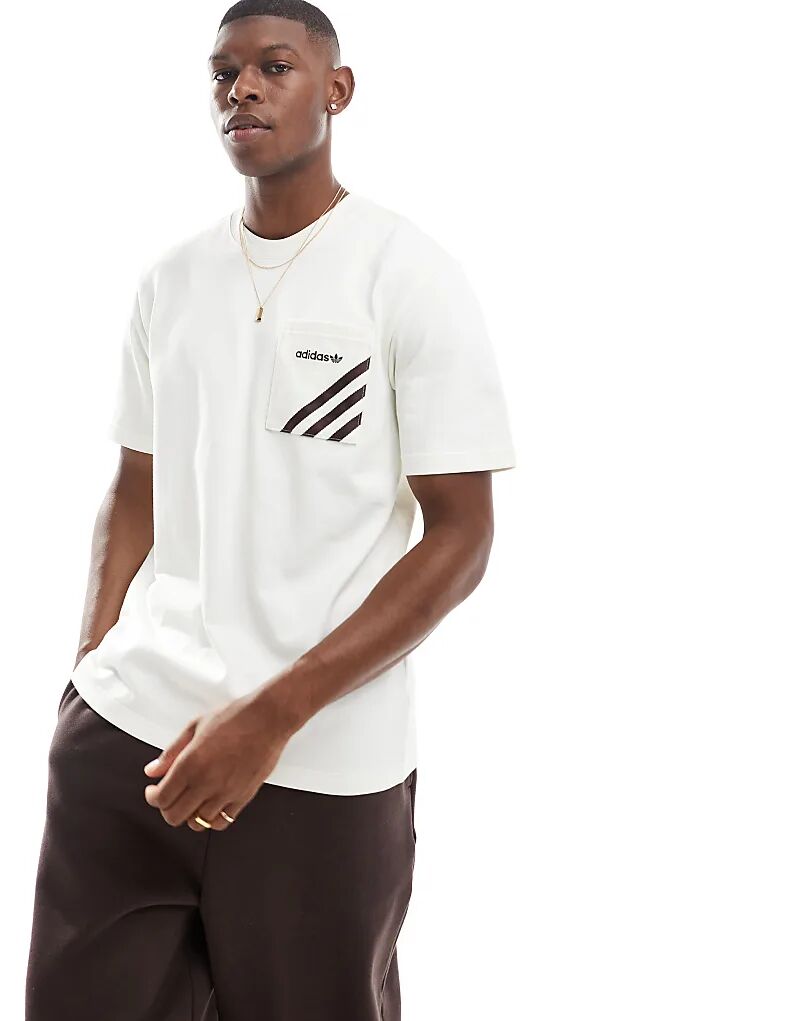 

Футболка с карманами белого цвета adidas Originals