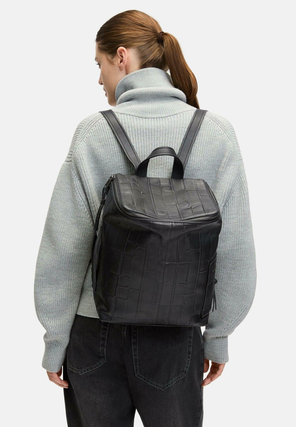 

Рюкзак HERA MIT MONOGRAMMPRÄGUNG Liebeskind Berlin, черный