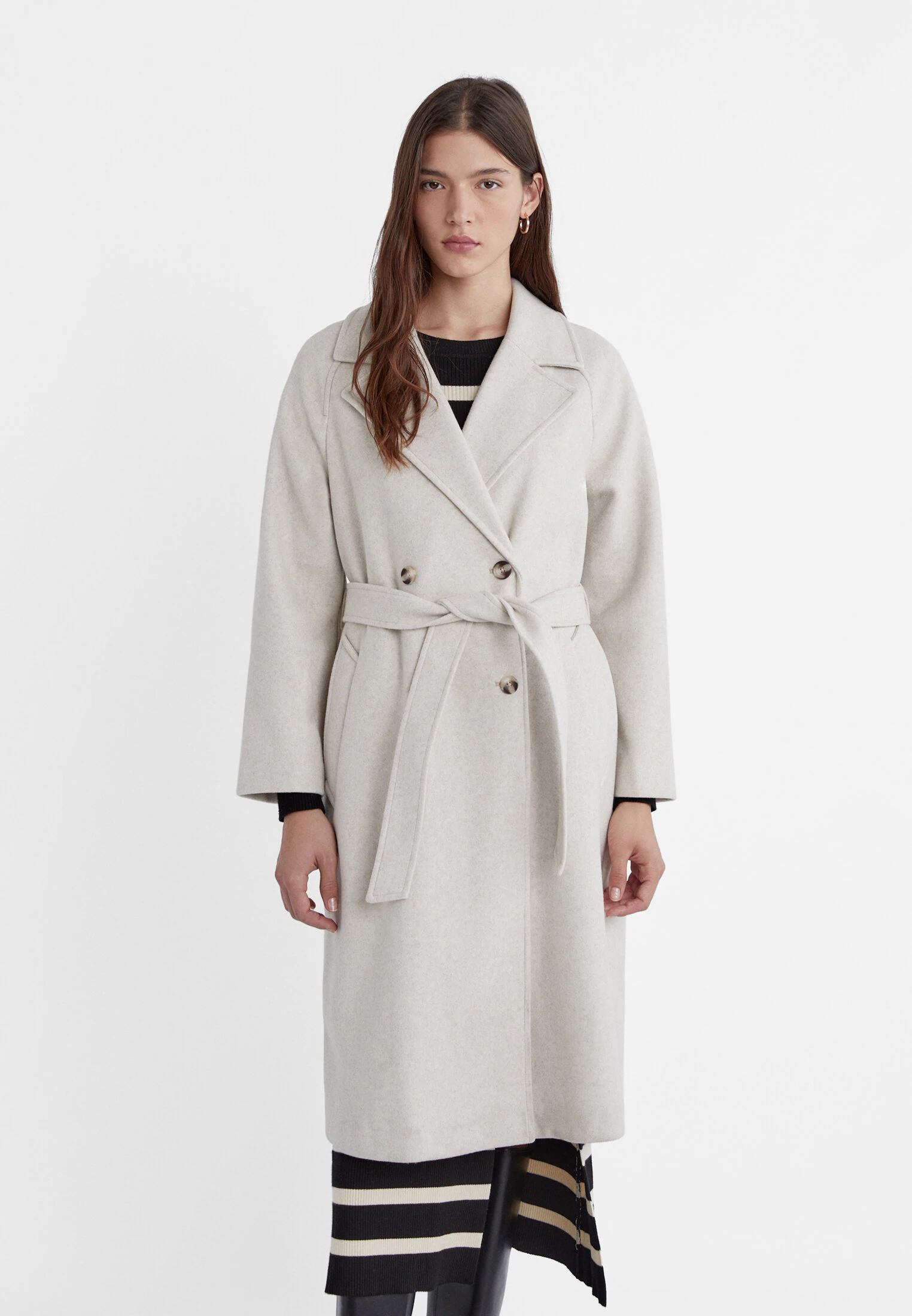 

Мягкий тренч Stradivarius, экрю