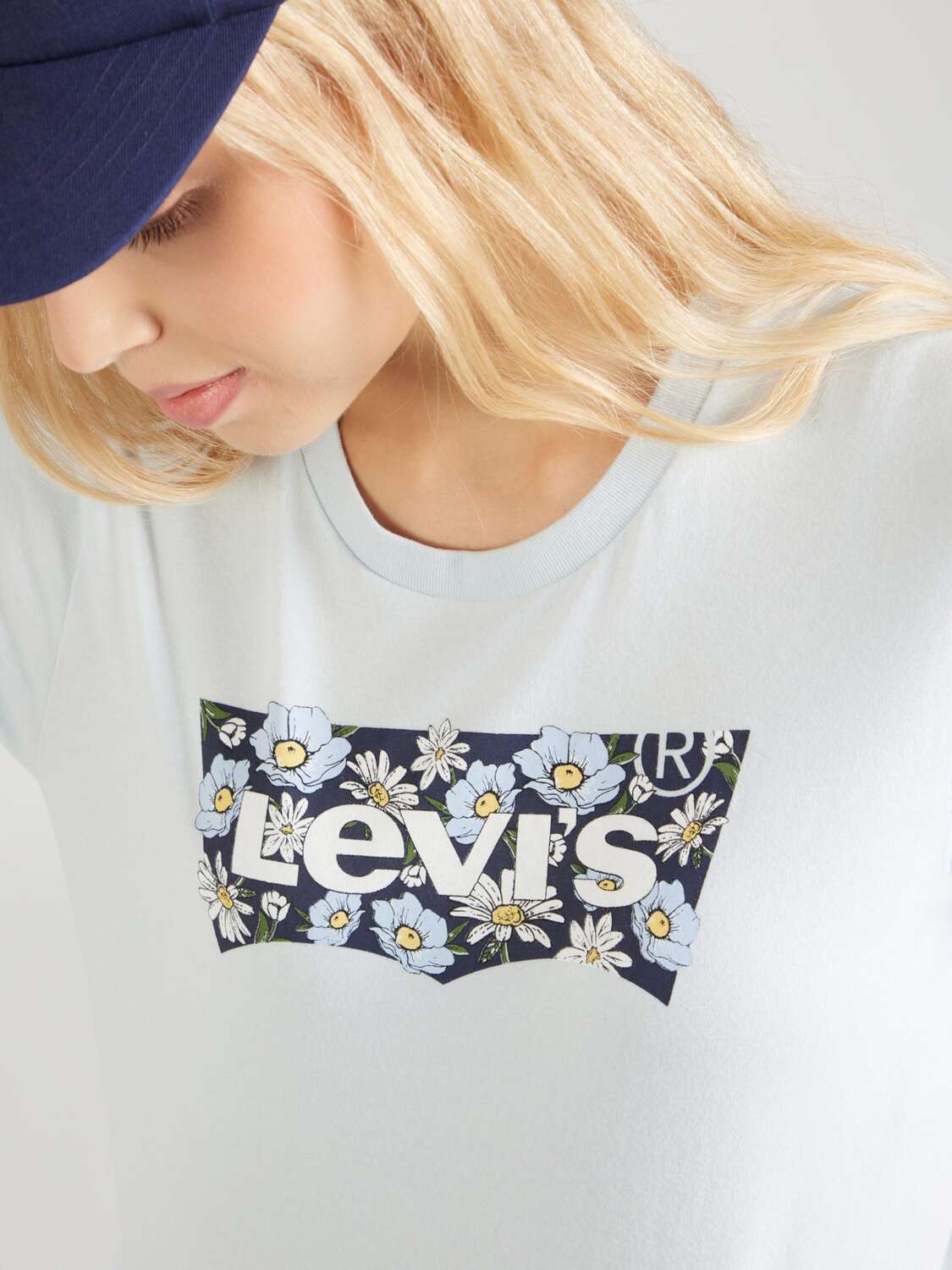 LEVI'S  Футболка 'Perfect Tee' в цветах Marine Blue и Pastel Blue — фото 2