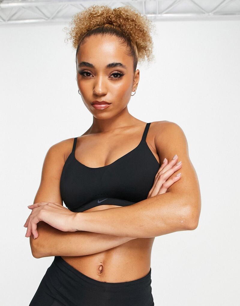 

Черный минималистичный бюстгальтер Nike Alate