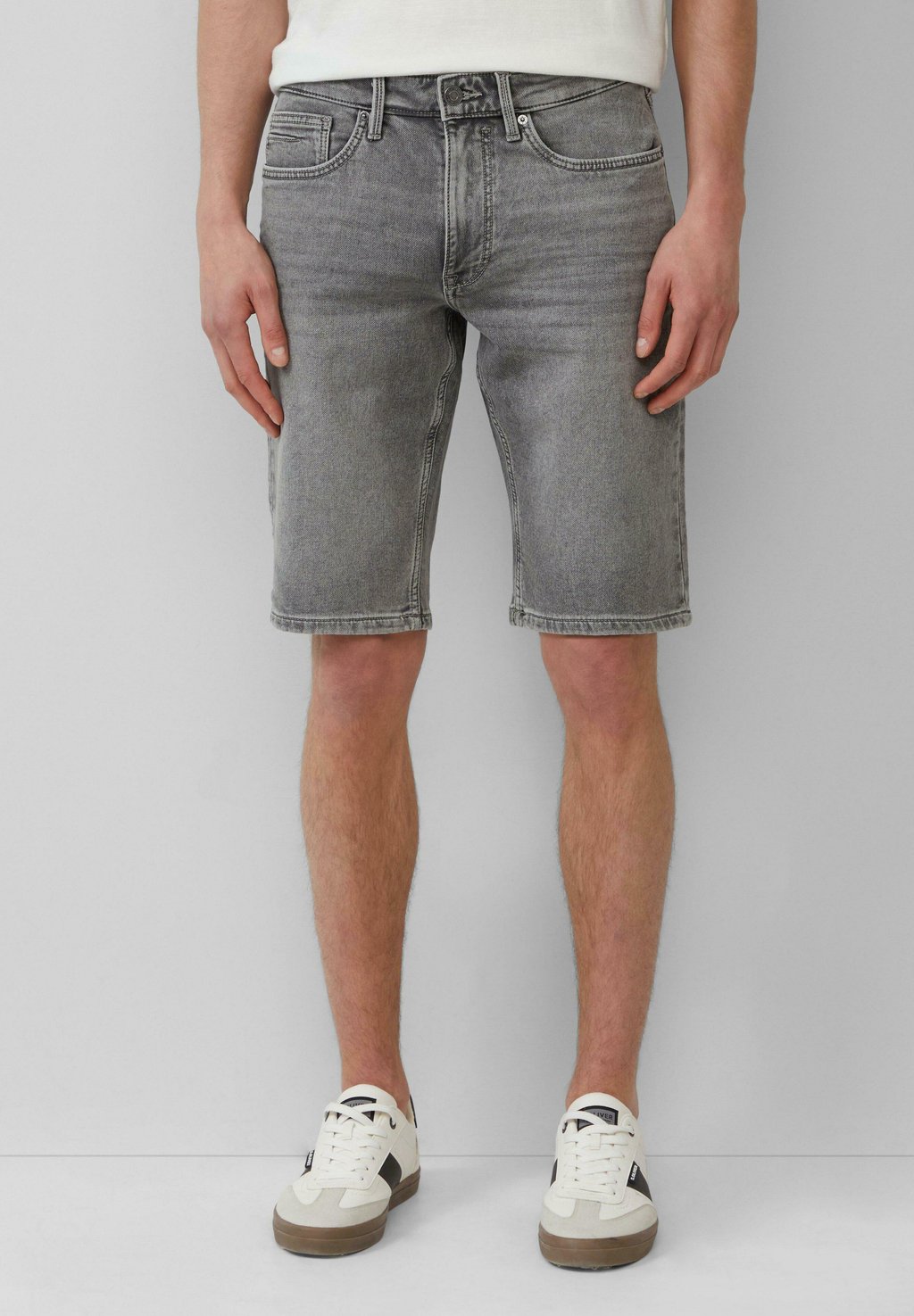 

Джинсовые шорты BERMUDA REGULAR FIT MID RISE STRAIGHT LEG s.Oliver, серый
