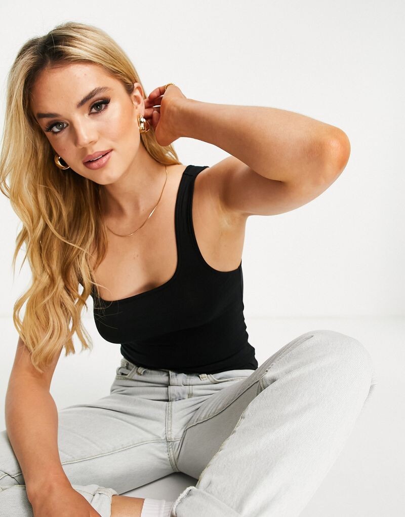 

Черная майка с ковшом спереди и сзади ASOS DESIGN