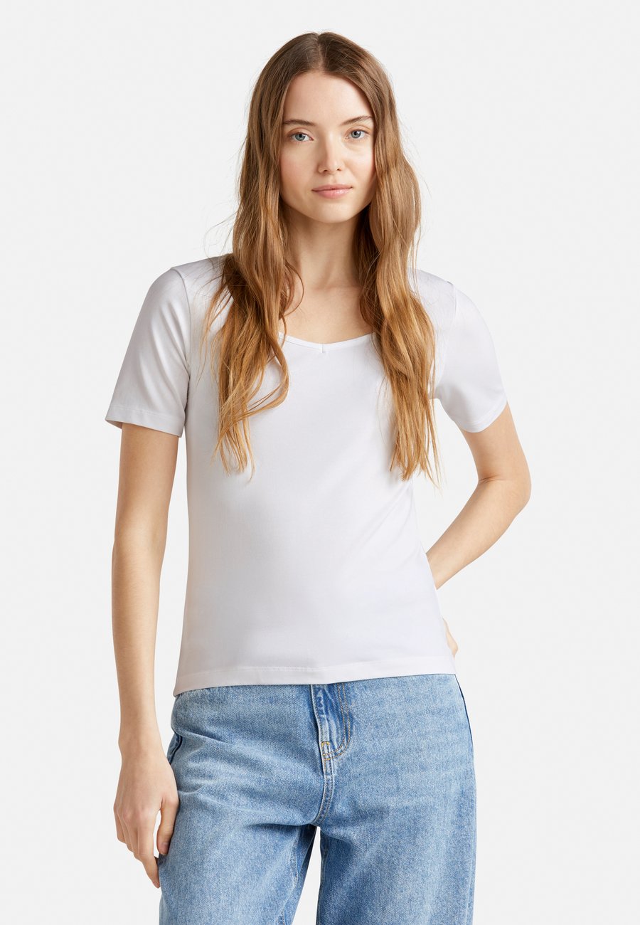 

Футболка United Colors of Benetton SLIM FIT, White