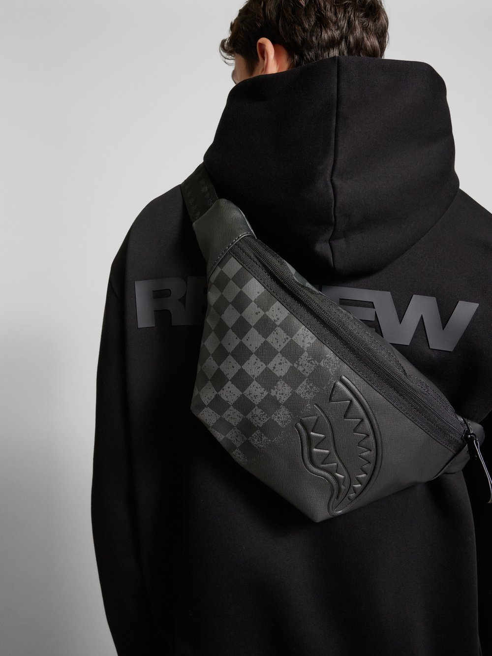 

Сумка через плечо с этикеткой Sprayground, черный