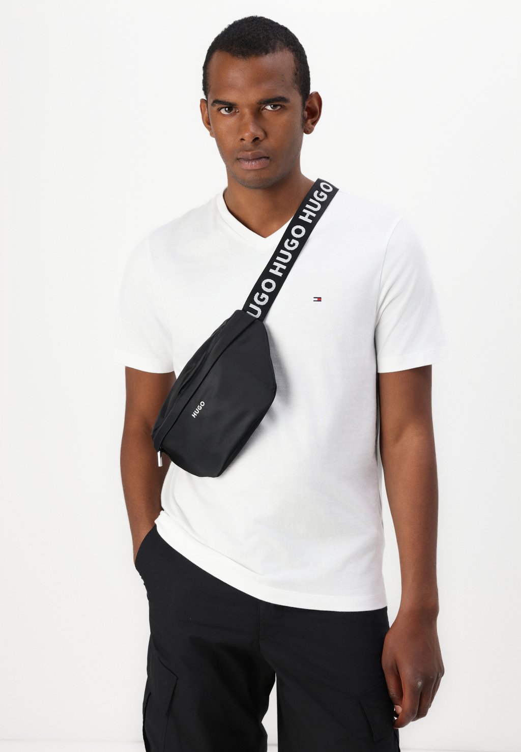 Базовая футболка ESSENTIAL V NECK Tommy Hilfiger, белый — фото 4