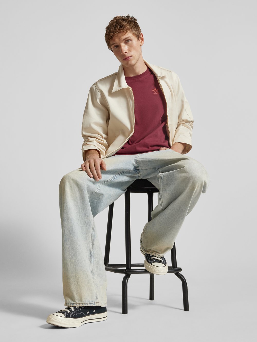 

Футболка с вышитой этикеткой adidas Originals, темно-красный