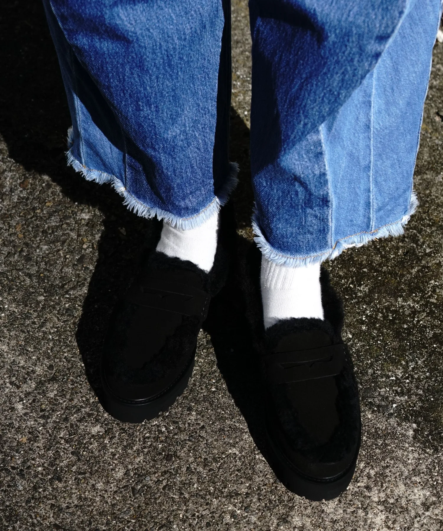 Унисекс лоферы из мутона CAMINANDO MOUTON PENNY LOAFERS бежевые — фото 3