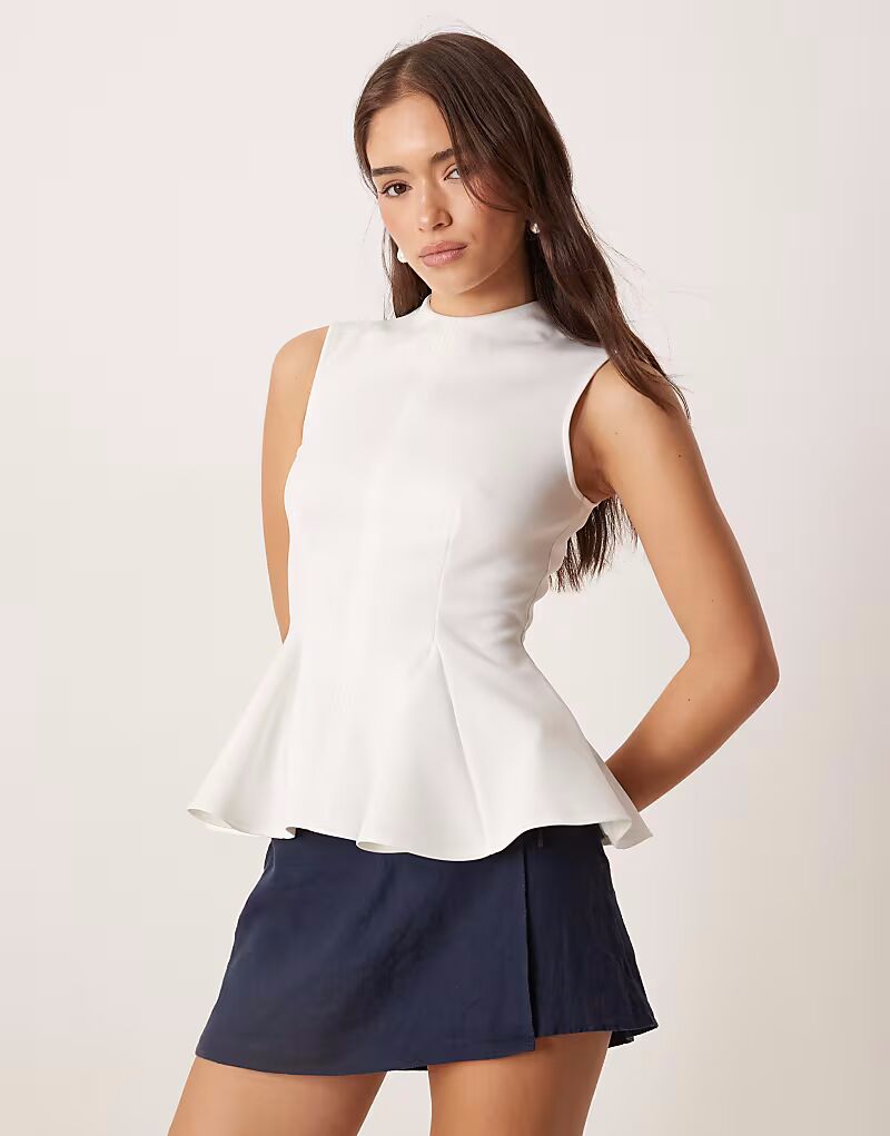 

Топ ASOS DESIGN из водолазки с высоким воротом, складками и баской по низу белого цвета