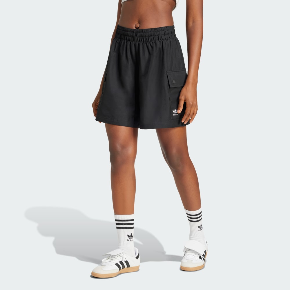

Шорты Adidas Essentials Woven High-Waist Cargo Shorts, черный