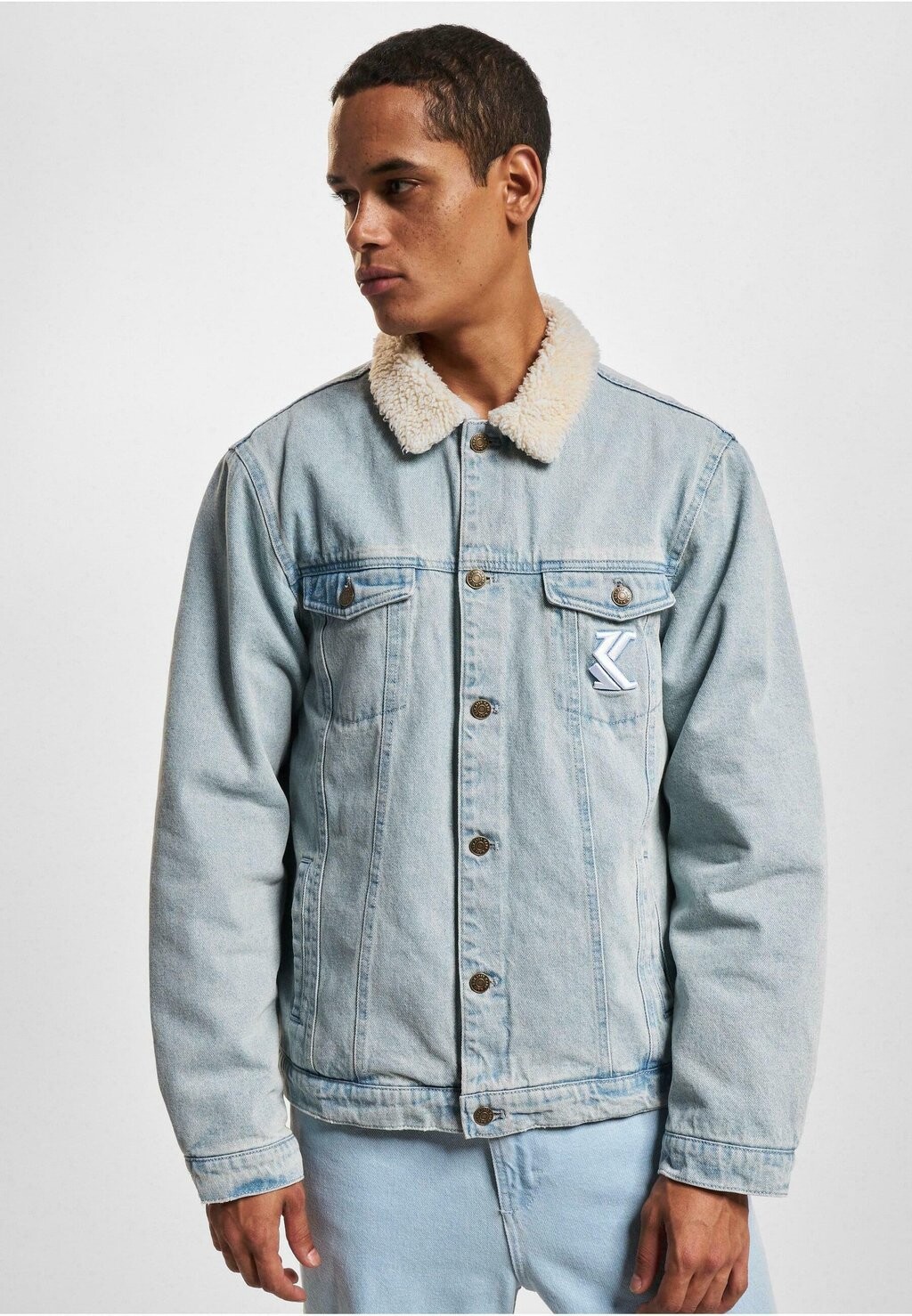 

Джинсовая куртка Karl Kani TRUCKER, цвет light dirty blue