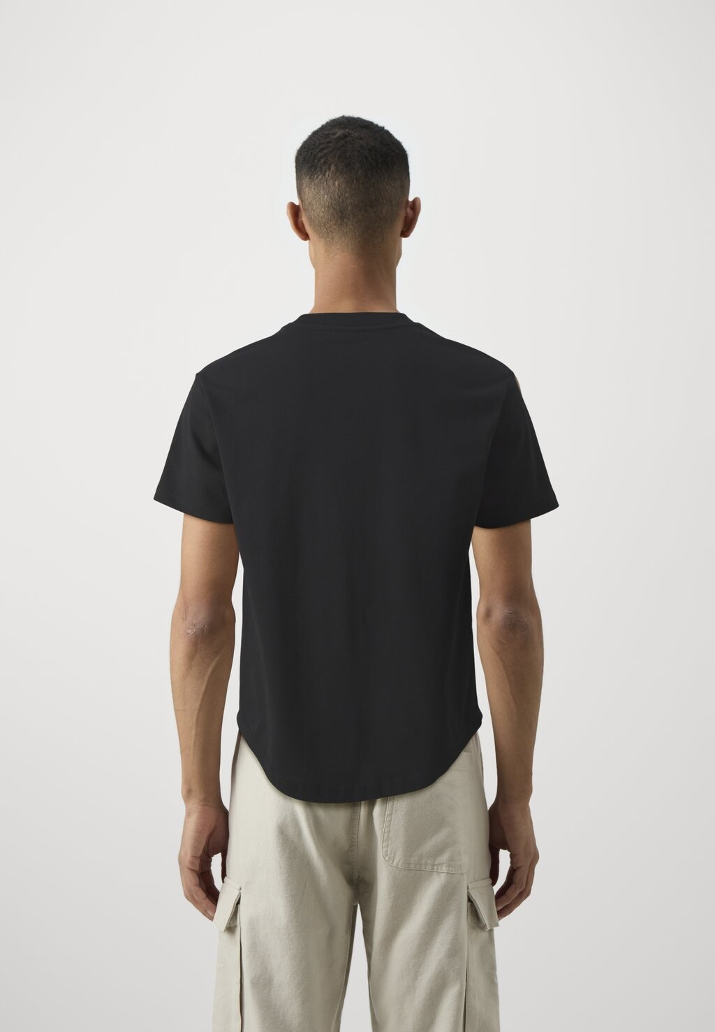 

Базовая футболка Regular Curved Hem Tee Karl Lagerfeld, черная