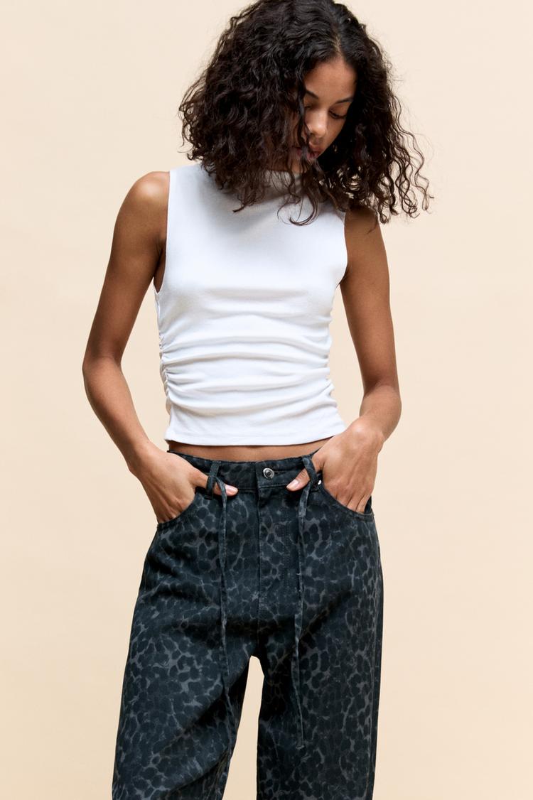 

Топ с высоким воротом и сборками Pull And Bear, белый