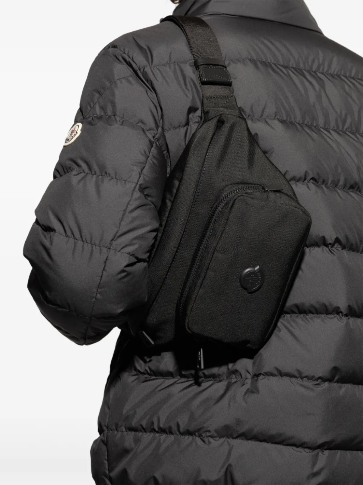 

Поясная сумка Moncler с аппликацией логотипа, черный