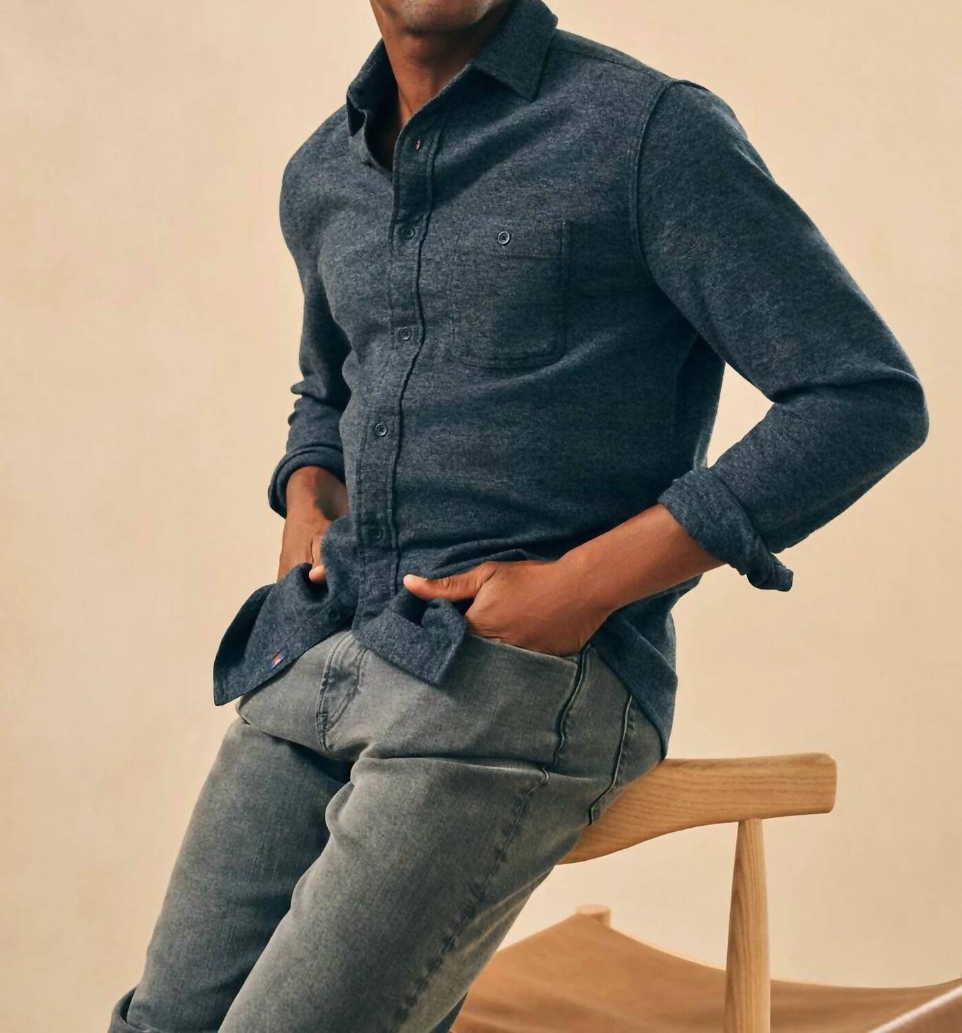 

Черная фланелевая рубашка Super Brushed Faherty
