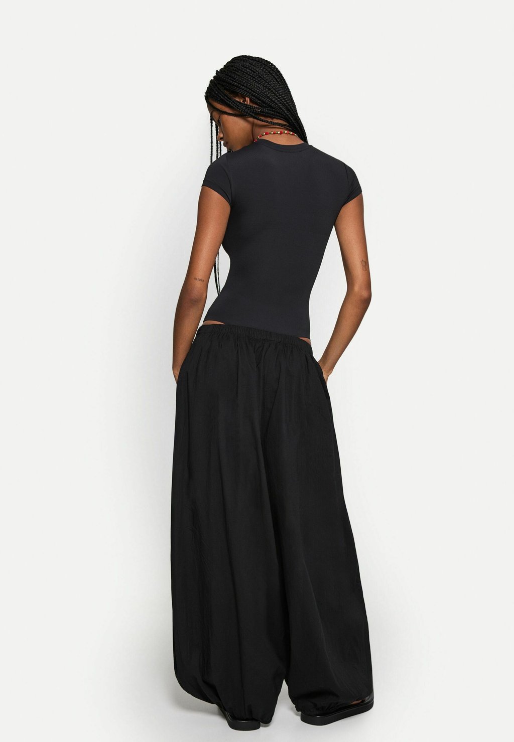 

Базовая футболка SHORT SLEEVE - BODYSUIT Bershka, черный