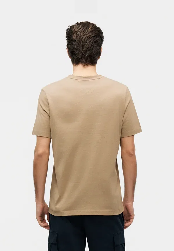 Футболка Tommy Hilfiger Essential v neck tee core basic t-shirt, батик хаки — фото 3