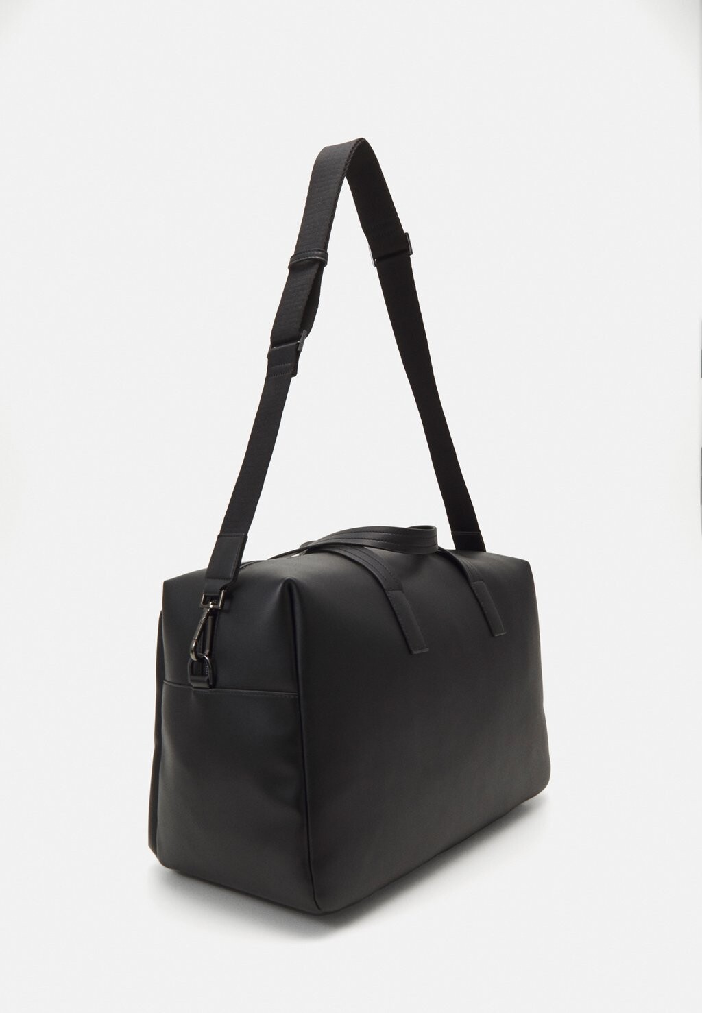 

Сумка Weekender CLEAN ESSENTIAL Calvin Klein, черный