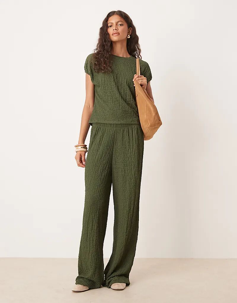 

Широкие фактурные брюки ASOS DESIGN зеленого цвета — часть комплекта
