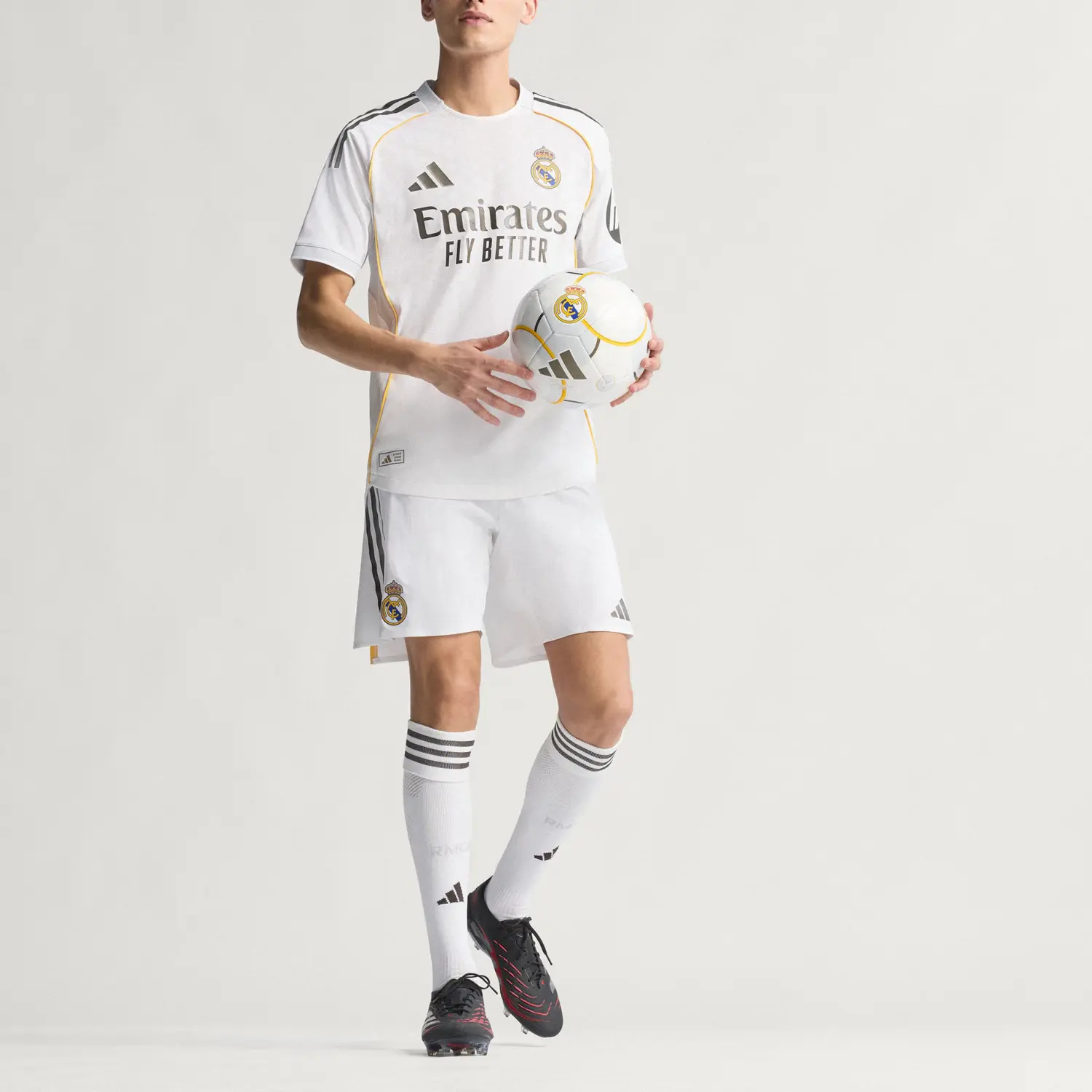 Футболка Real Madrid 25/26 Home Authentic с доставкой для участников AdiClub Adidas, белый — фото 4