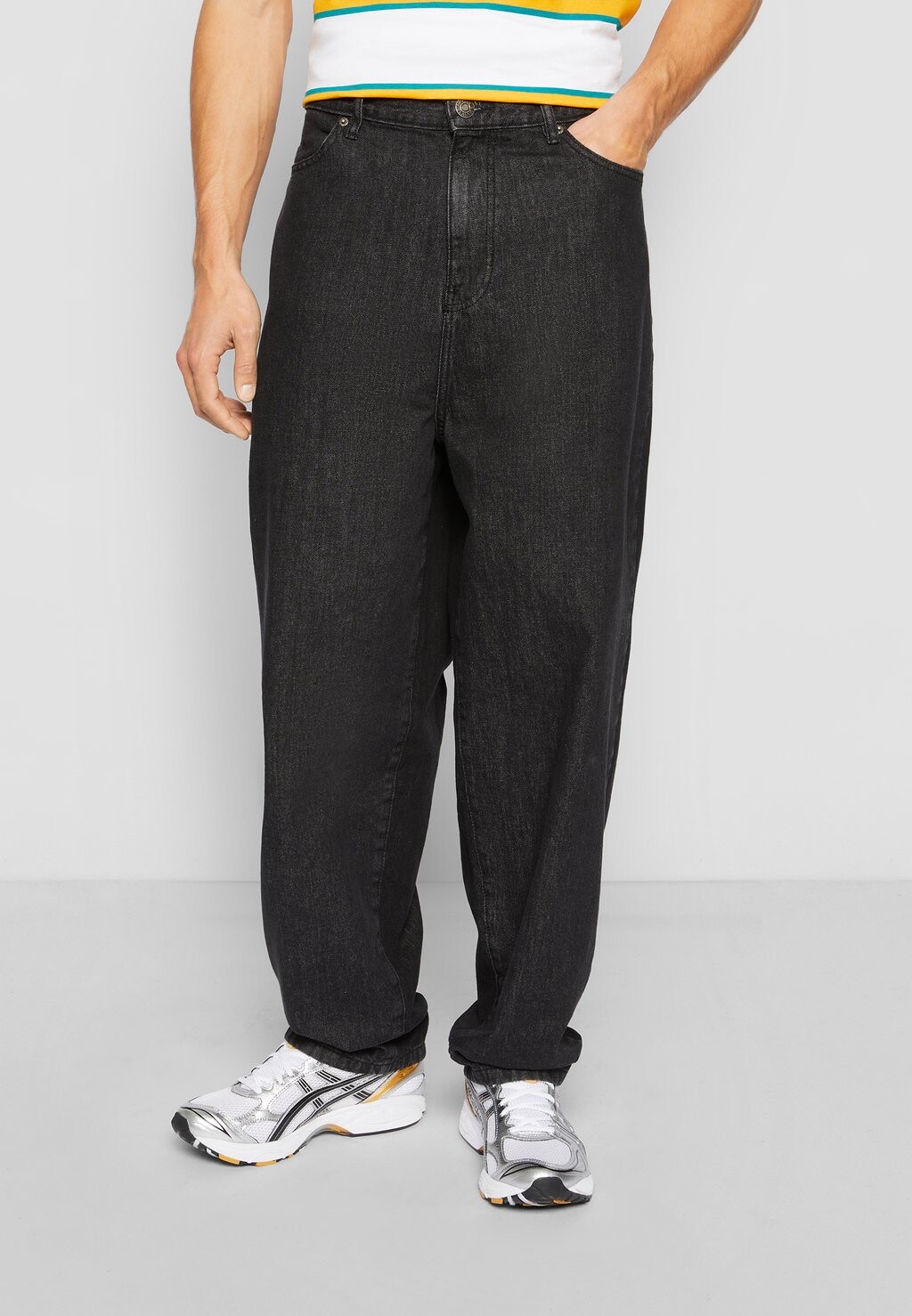 

Джинсы свободного кроя Urban Classics, цвет Black Acid Washed