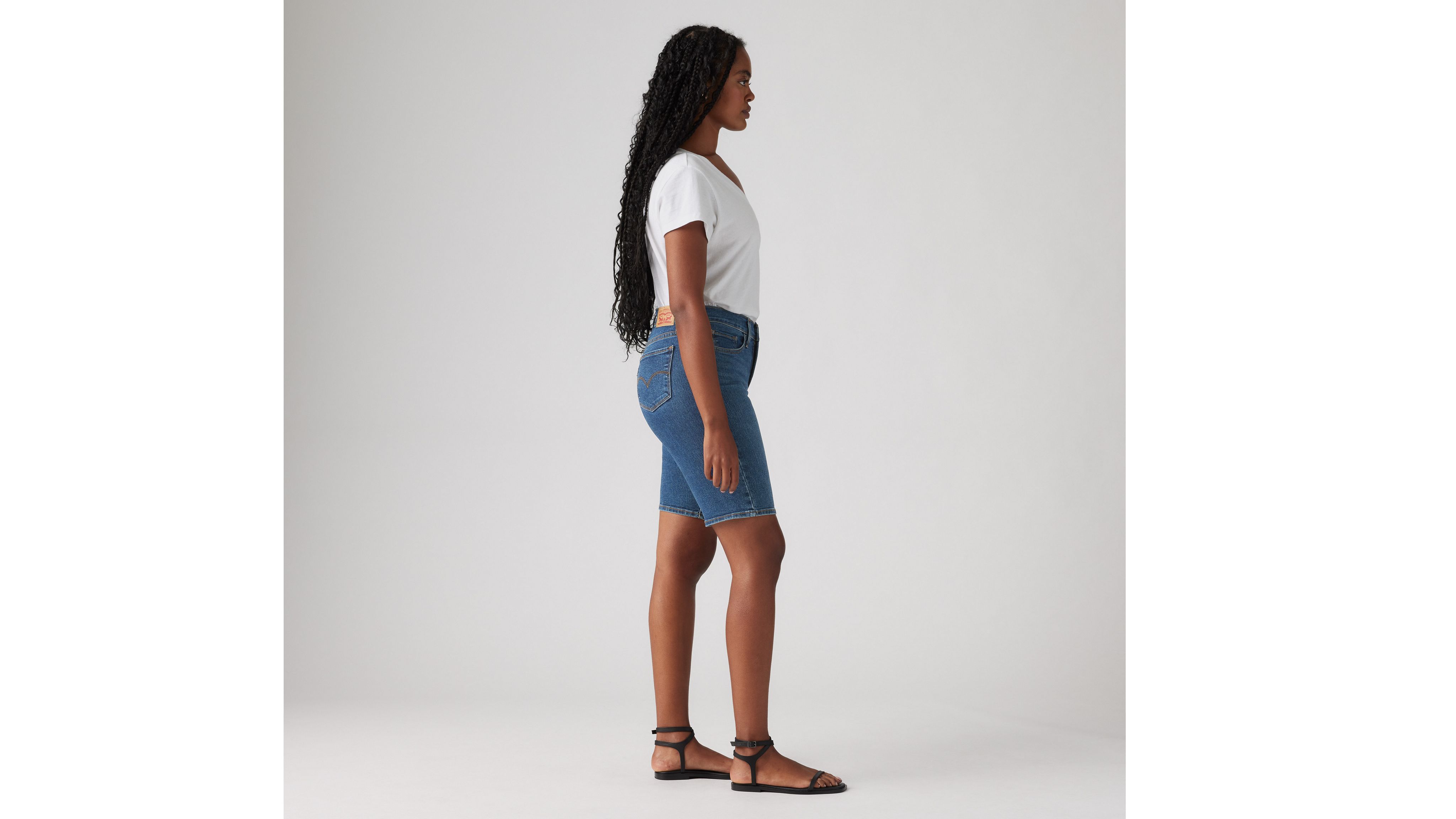 Формирующие женские шорты-бермуды Levi's, цвет Clever Girl Short - Dark Wash — фото 2