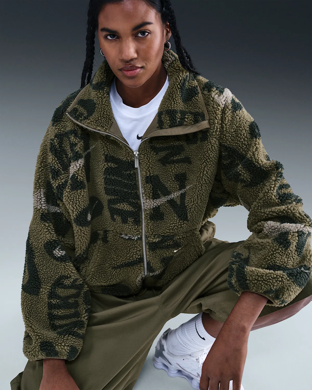 Женская флисовая куртка Nike Sportswear с высоким ворсом, Medium Olive/Medium Olive/Sail — фото 3