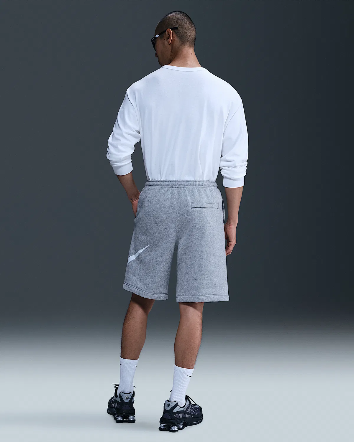 Мужские флисовые шорты Nike Club, Dark Grey Heather/Light Smoke Grey/White — фото 4