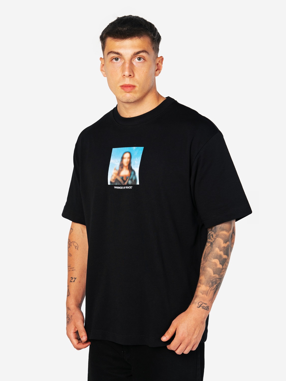 

ATELIER OF FAITH Футболка 'PRINCE OF PEACE - SALVATOR MUNDI' в черном цвете