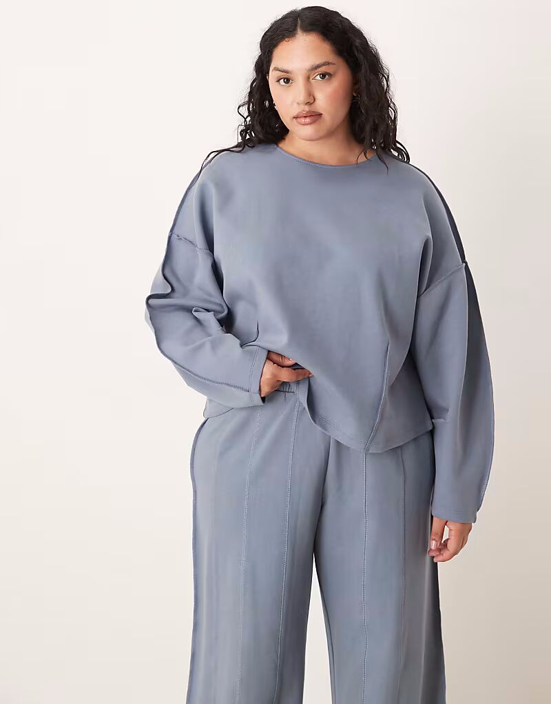 

Свитшот Curve с вырезом-лодочкой и декоративными швами синего цвета Asos Curve