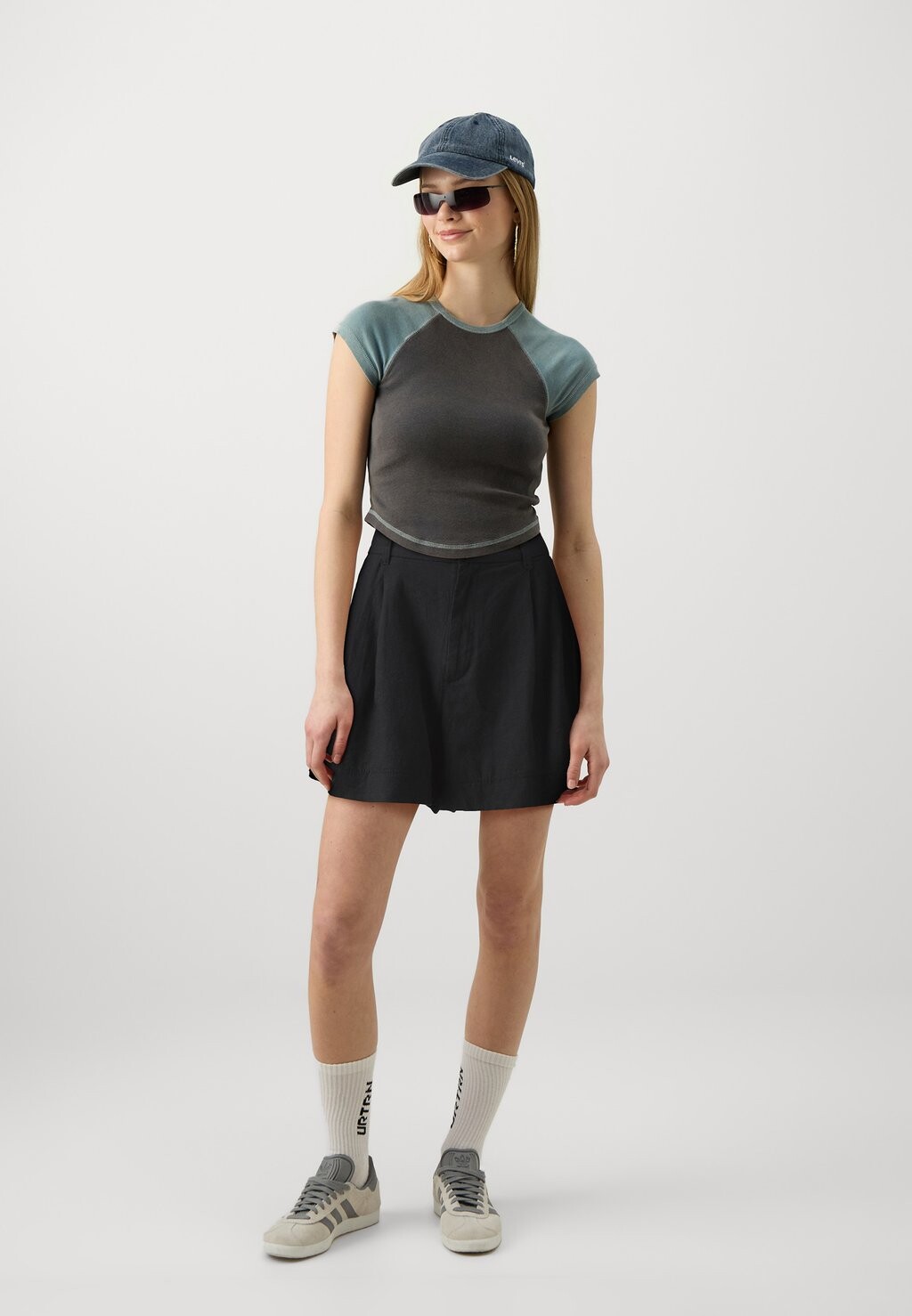

Шорты GAP, черный