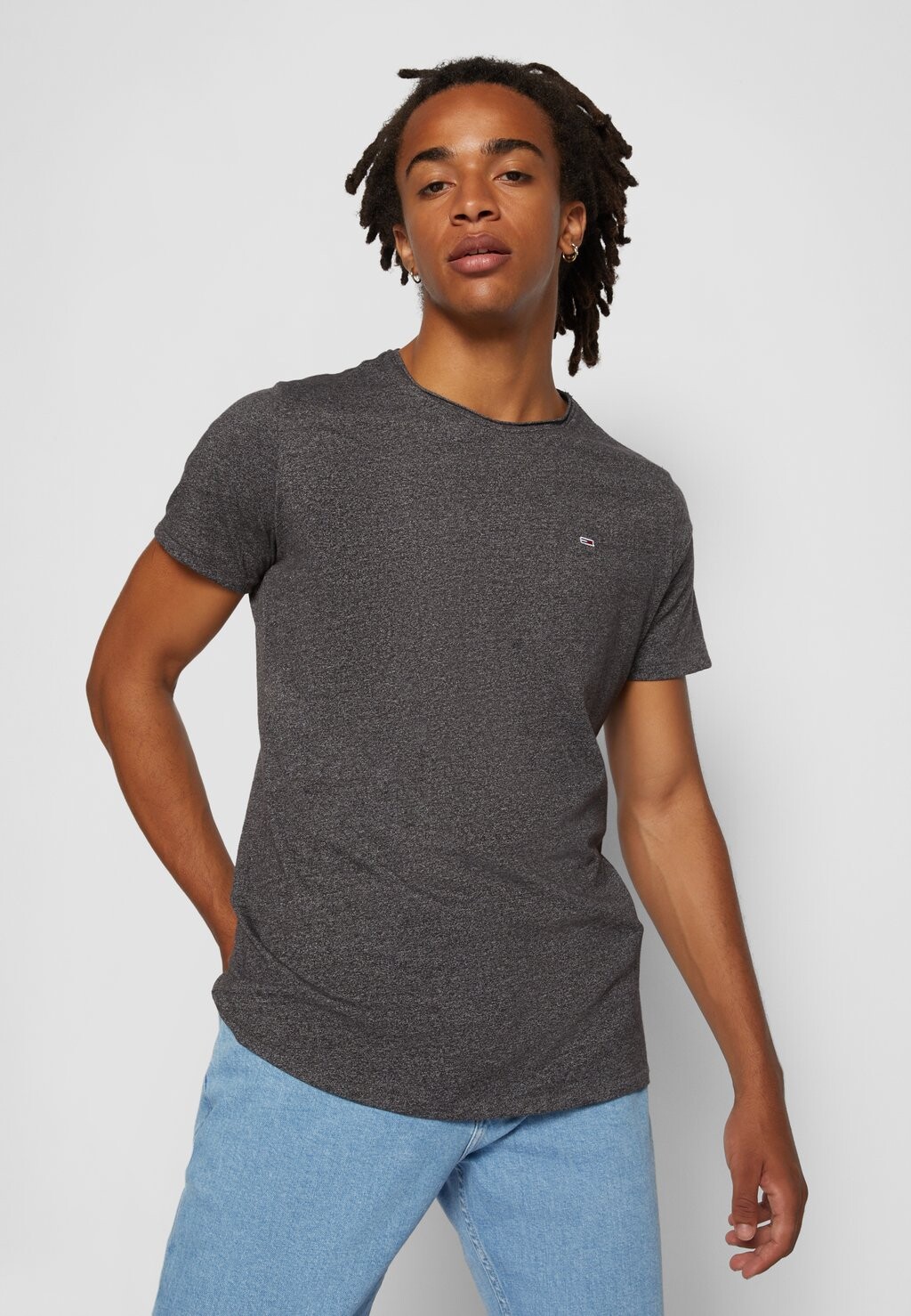

Базовая футболка SLIM JASPE NECK Tommy Jeans, черный