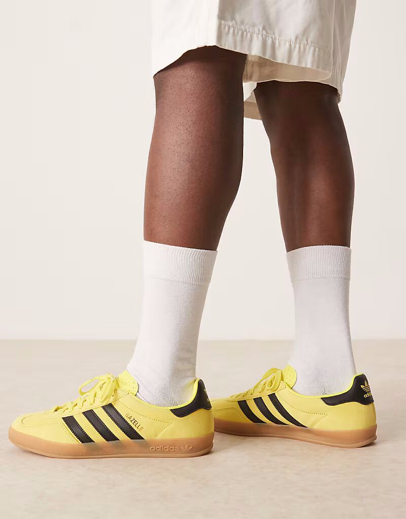 Кроссовки Adidas Originals Gazelle Indoor желтого и черного цвета — фото 4