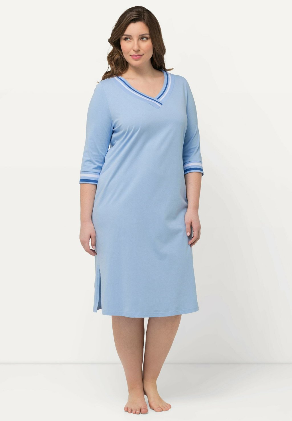 

Ночная рубашка SPORTY TRIM V-NECK Ulla Popken, светло-голубой
