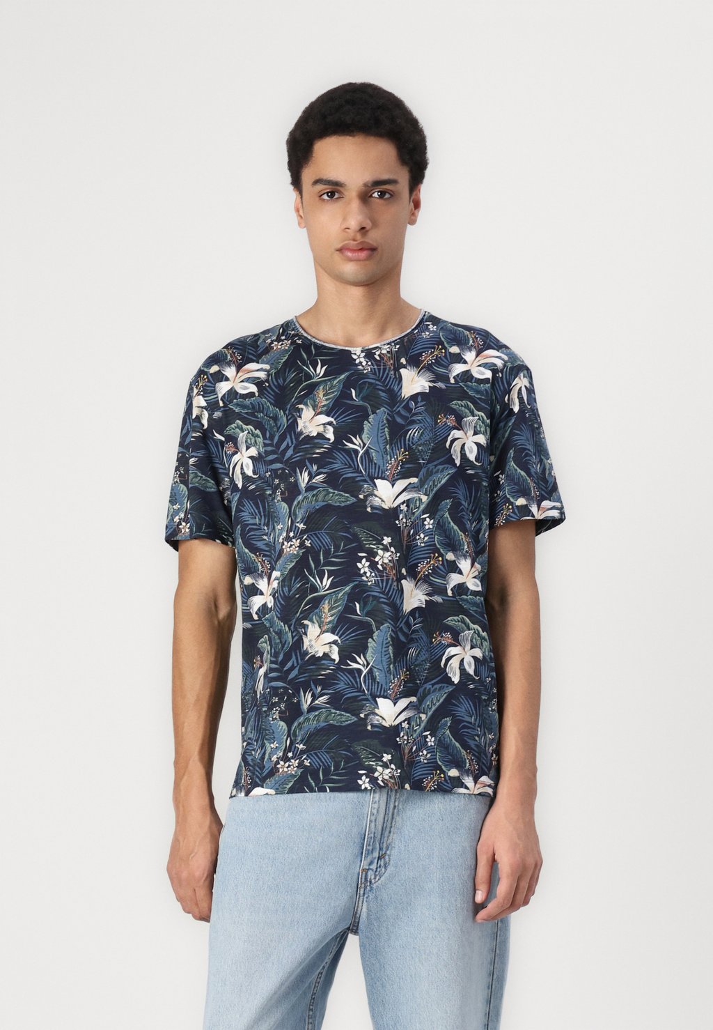 

Футболка с принтом JJEBRYAN TEE O NECK Jack & Jones, темно-синий