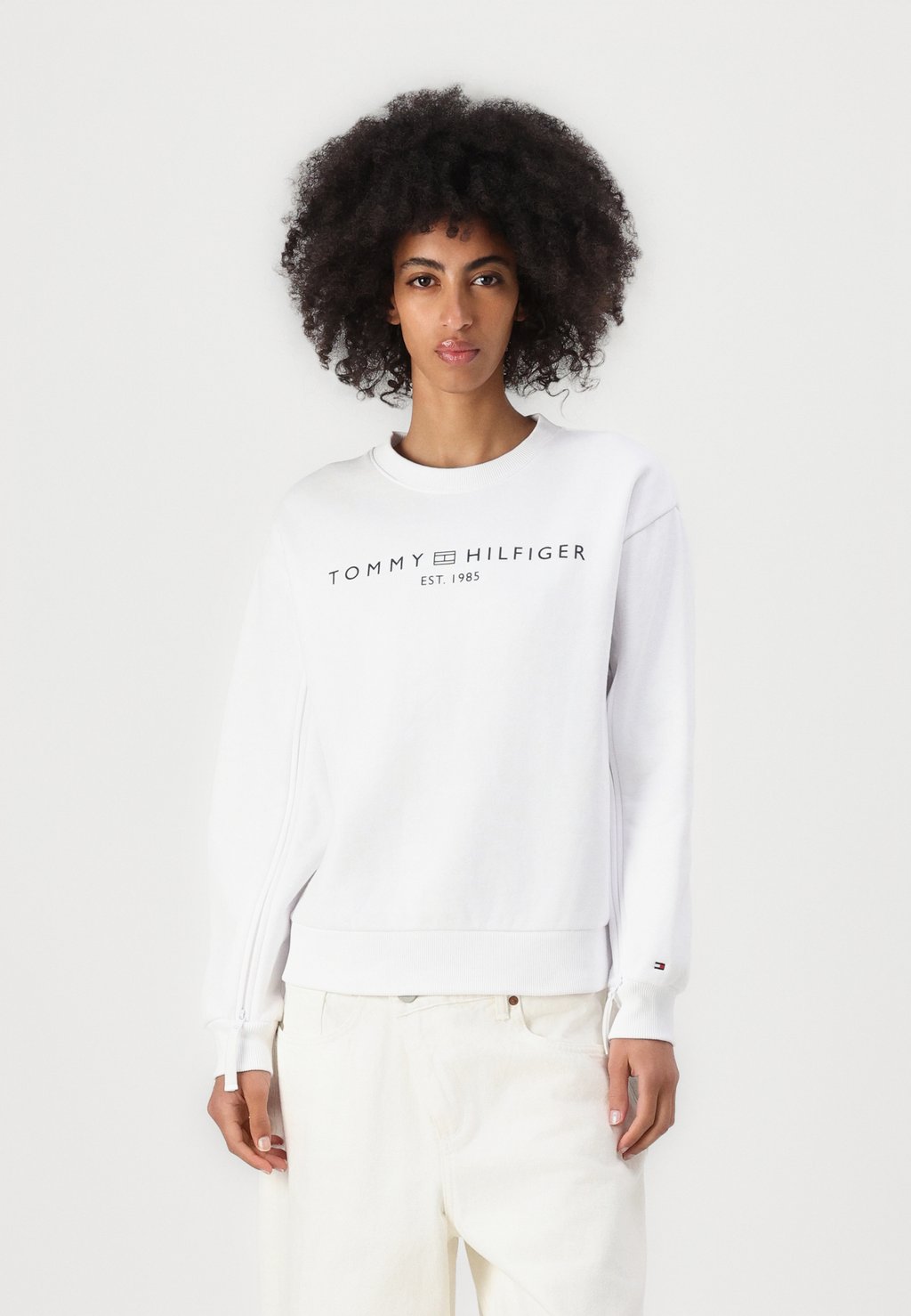 

Толстовка LOGO CREW NECK Tommy Hilfiger, белый