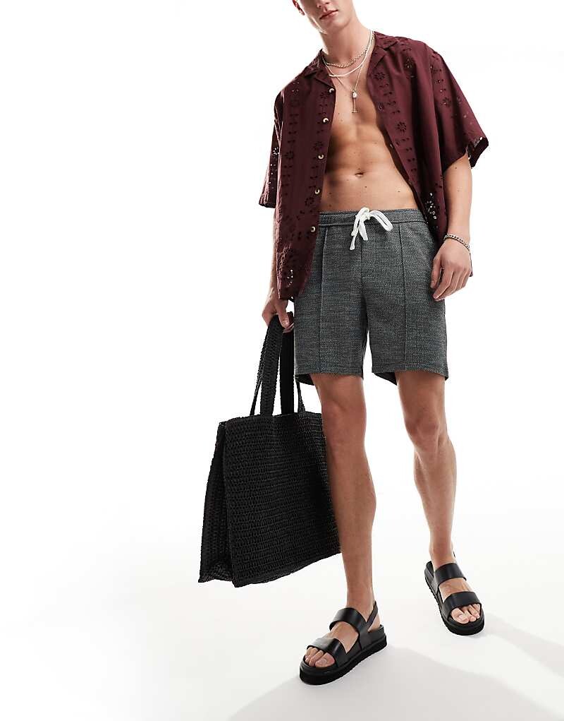 

Черно-белые узкие шорты ASOS DESIGN